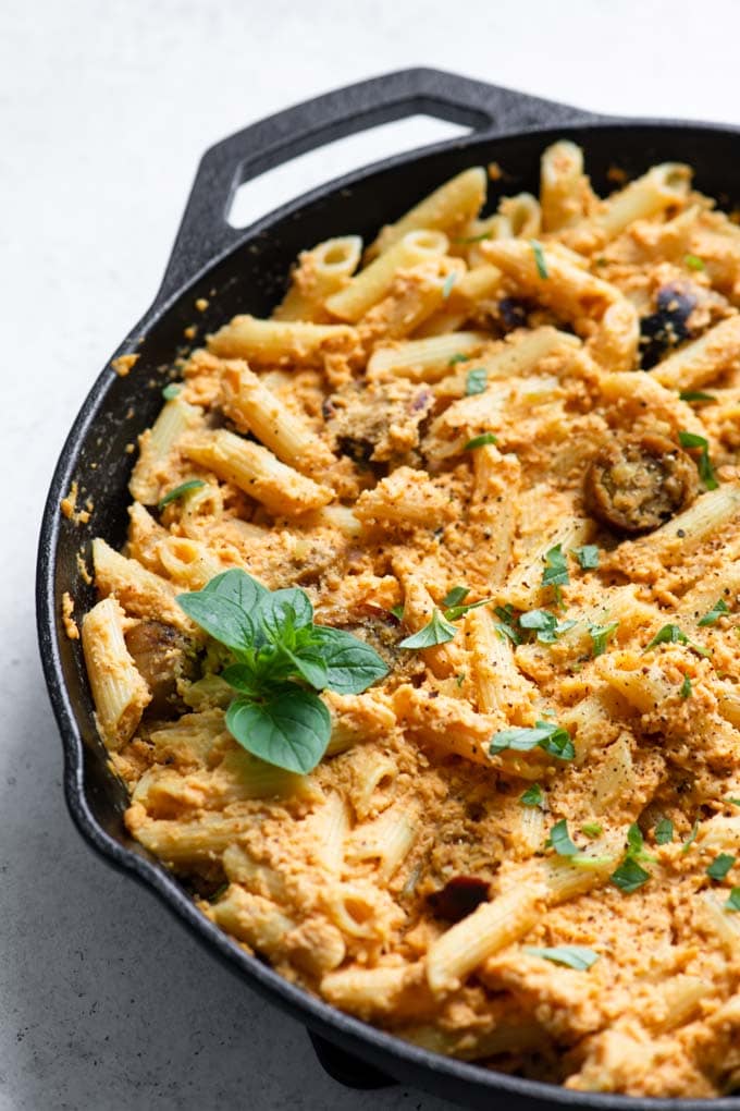 buffalo cauliflower penne garnished with oregano