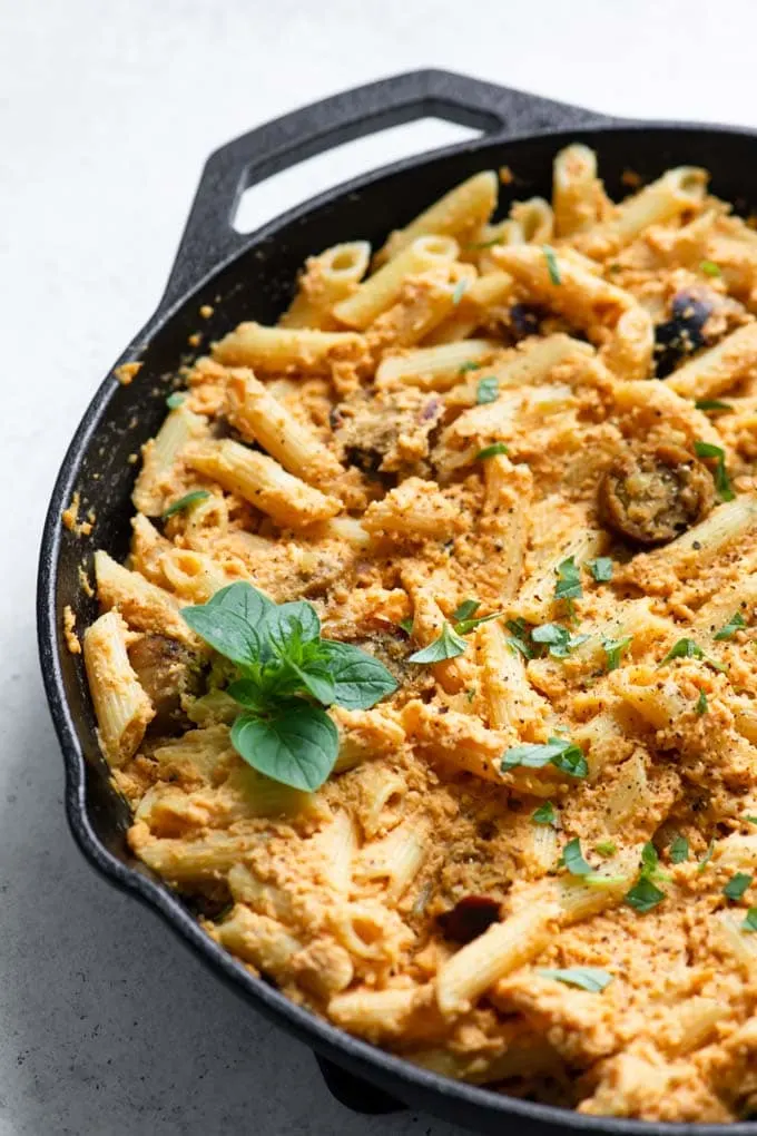 buffalo cauliflower penne garnished with oregano