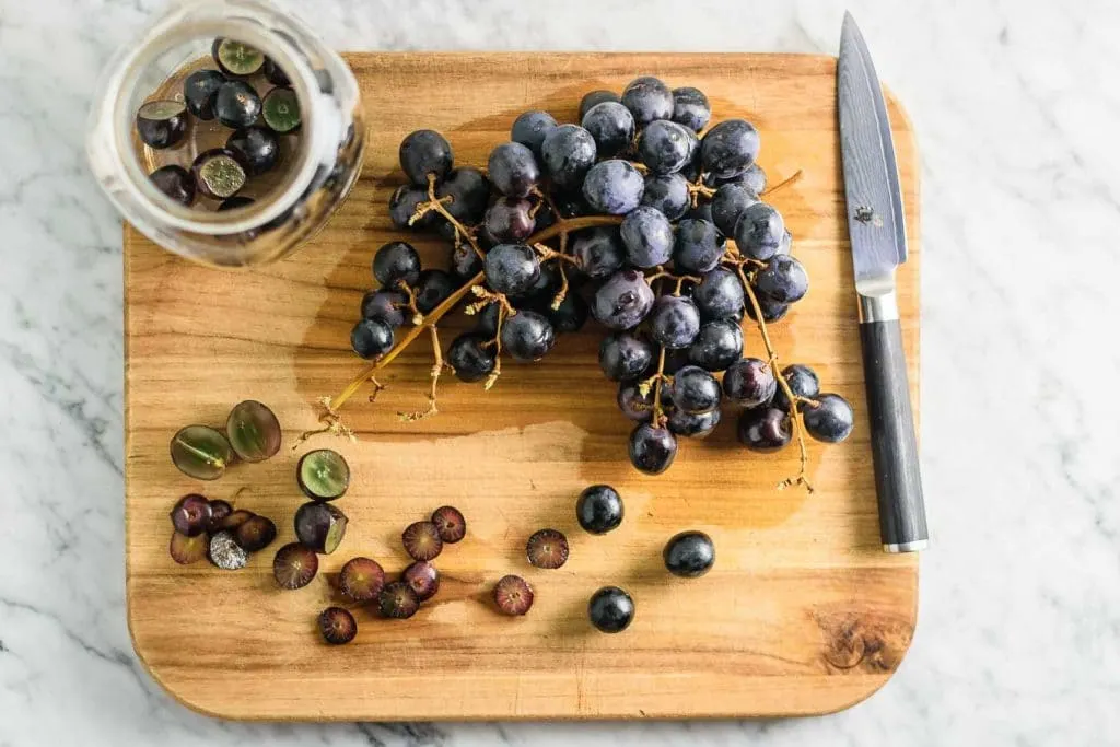 cutting grapes for pickles