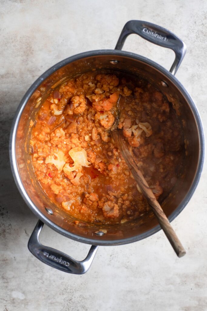 verduras y lentejas cocidas hasta que estén blandas