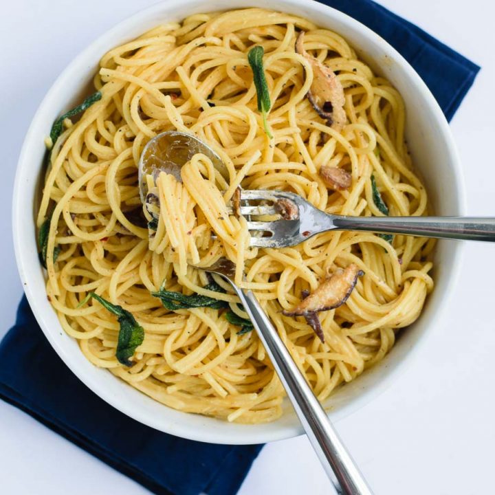 vegan spaghetti ai funghi with crispy sage (spaghetti and mushrooms in vegan cream sauce)