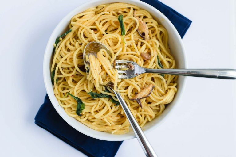 vegan spaghetti ai funghi with crispy sage (spaghetti and mushrooms in vegan cream sauce)
