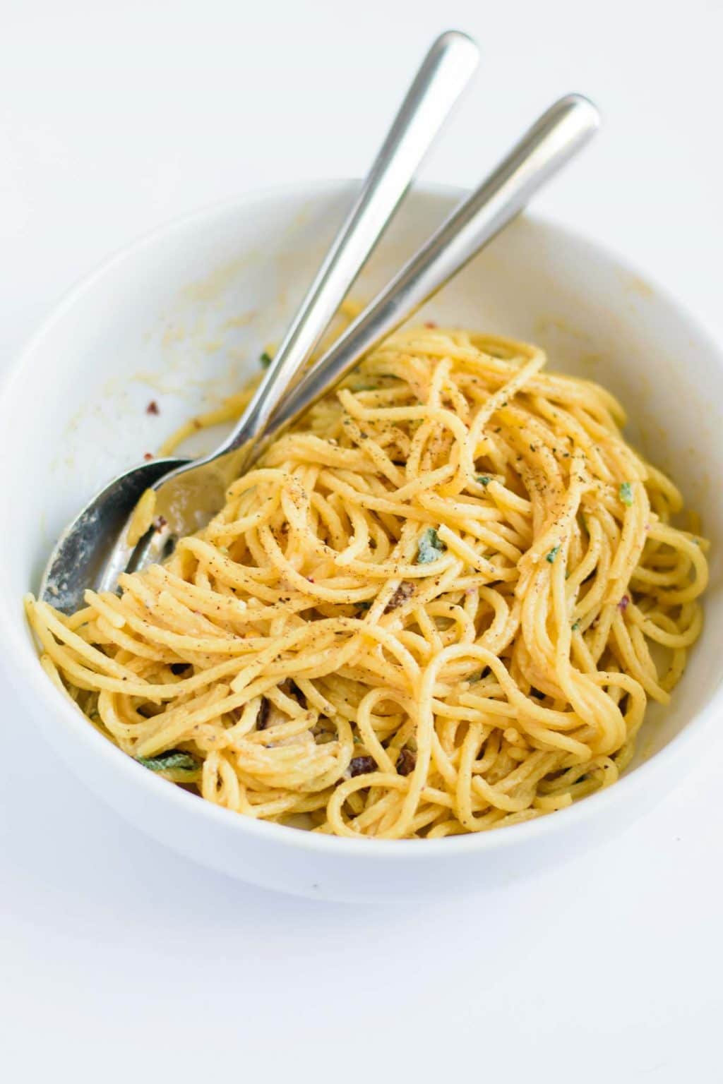 vegan spaghetti ai funghi with crispy sage (spaghetti and mushrooms in vegan cream sauce)