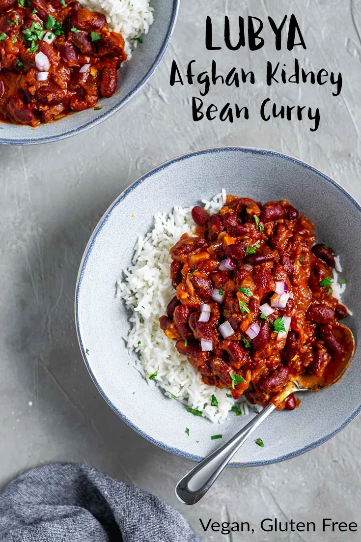 This delicious Afghan kidney bean curry (Lubya) is made with a spiced tomato gravy and sweet caramelized onions. It's quick and easy to make and so flavorful! | thecuriouschickpea.com #vegan #glutenfree #beans #curry
