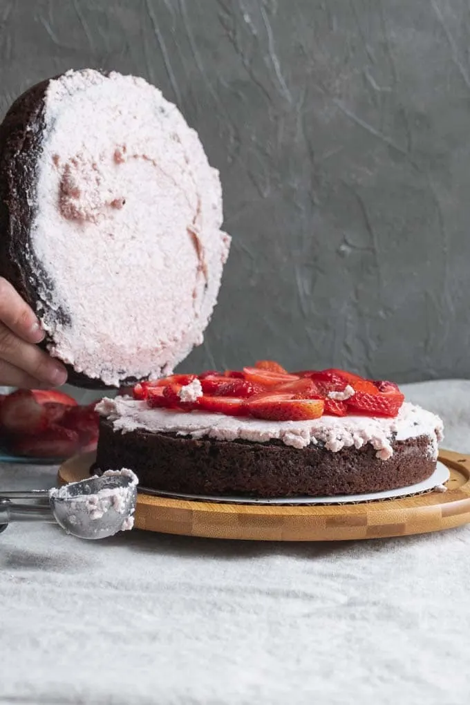 Vegan aquafaba strawberry Italian meringue buttercream - frosting the cake - 4