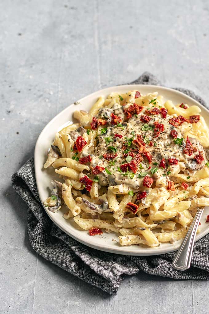 Creamy mushroom penne with sun dried tomatoes from the cookbook Vegan Reset by Kim-Julie Hansen