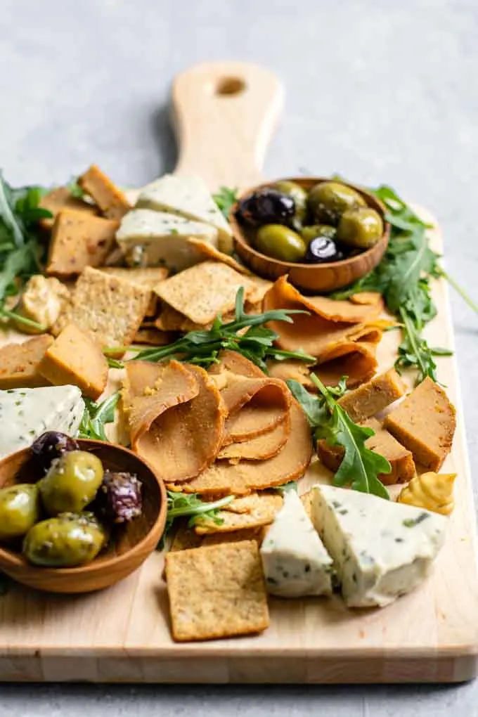 Almond Flour Crackers, Peppers, & Lunch Meat - Fit But Fun