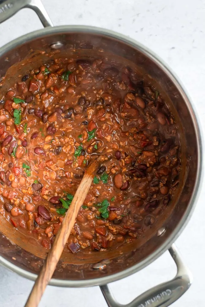 vegan chili in pot
