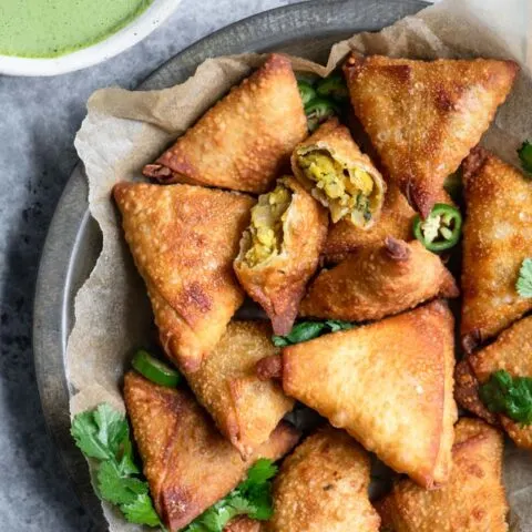 cocktail chana samosa with chutney