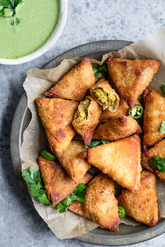 cocktail chana samosa with chutney