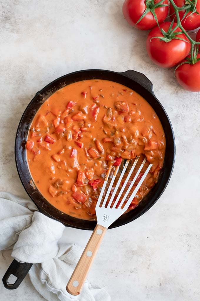 shakshuka tomato sauce before cooking down