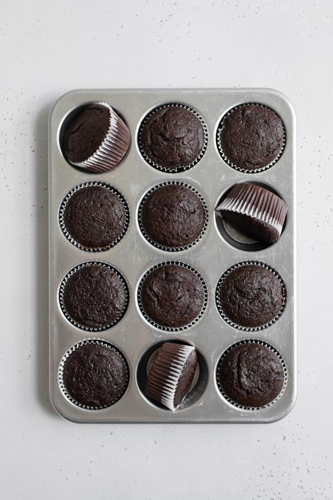 baked cupcakes unfrosted in tin