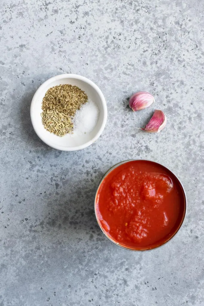 ingredients for tomato sauce