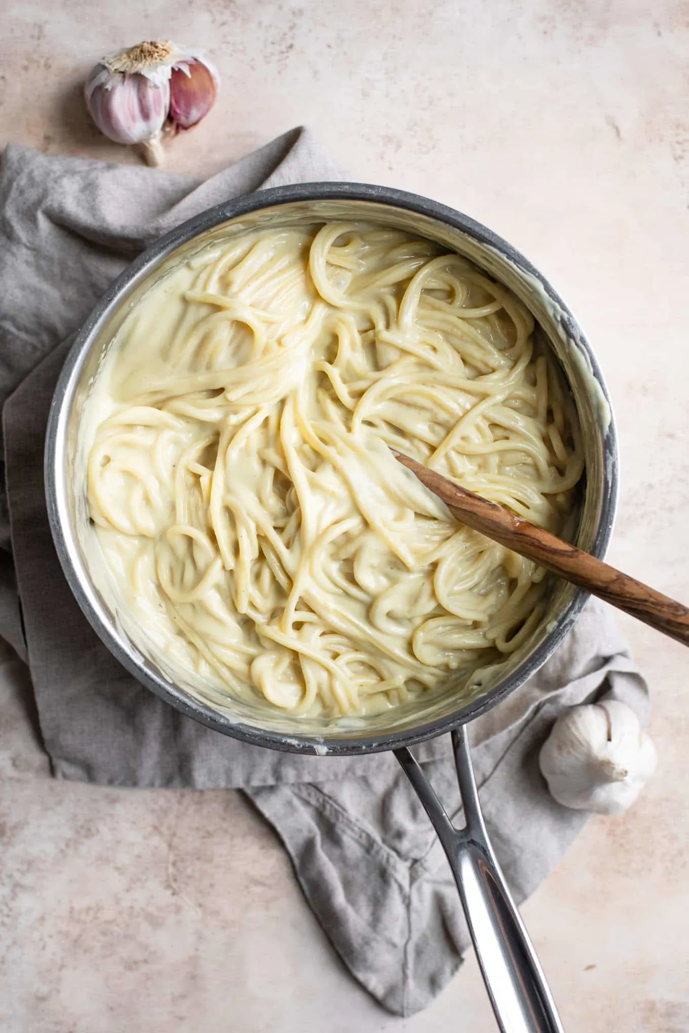 vegan creamy garlic spaghetti