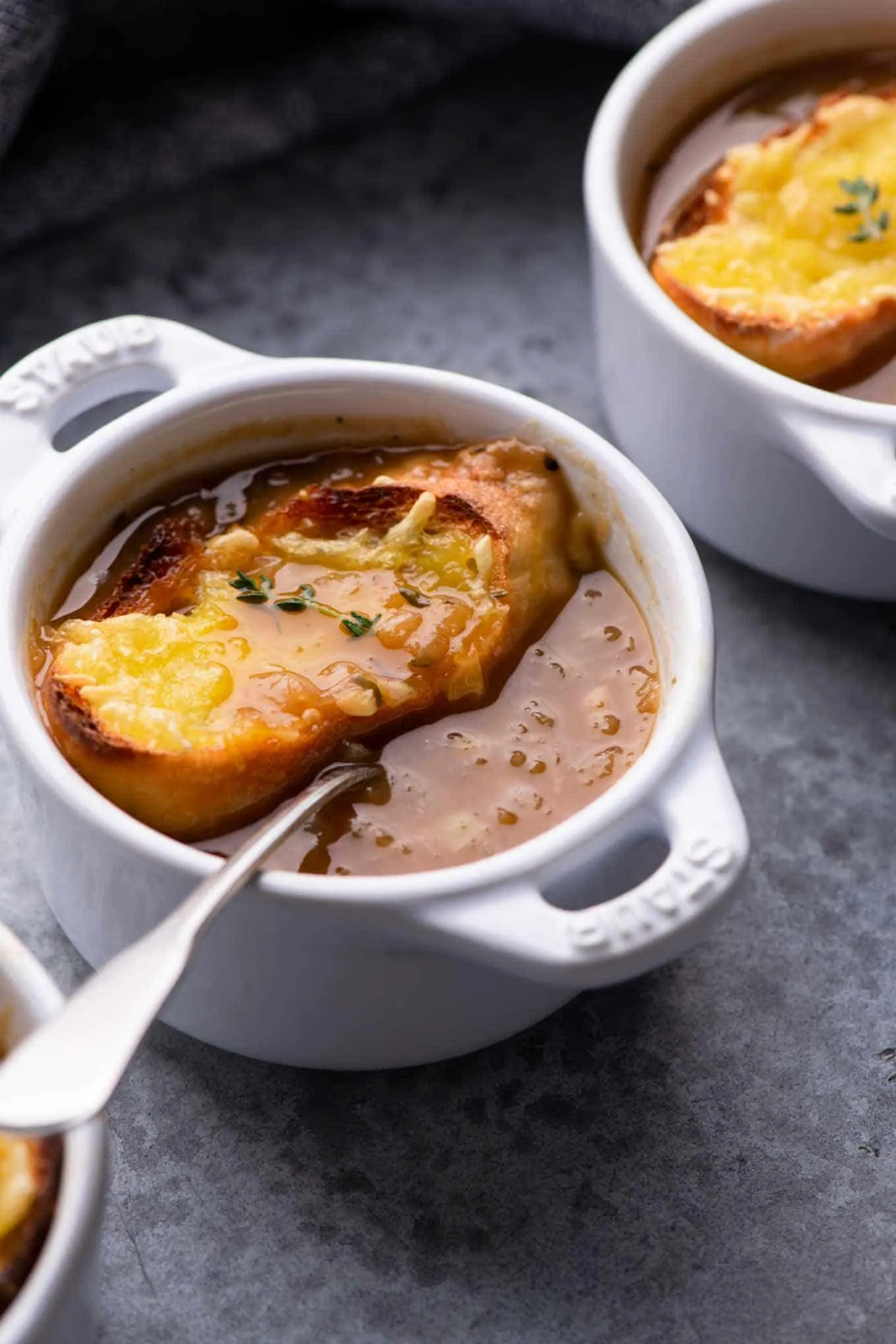 vegan onion soup in cocottes